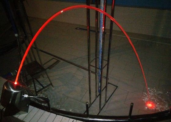 Fontanna laminarna 2000L / H z oświetleniem ze stali nierdzewnej o mocy 3W RGB